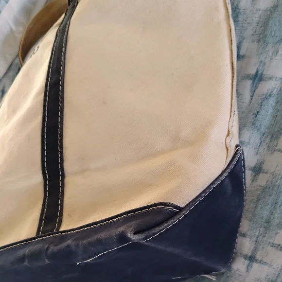 Vintage L.L. Bean Tan and Navy Blue Travel Bag with Minimalist Design - Picture 11 of 13